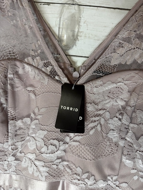 Torrid Pastel Lilac Lace Maxi Dress Size 14 Formal Wedding Guest Flutter Sleeve - Picture 4 of 6